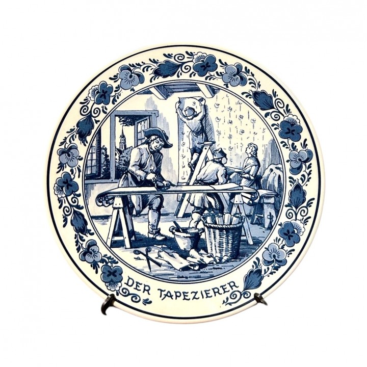 Декоративная тарелка Der Tapezierer, Обойщик Delft, Делфт. Голландия