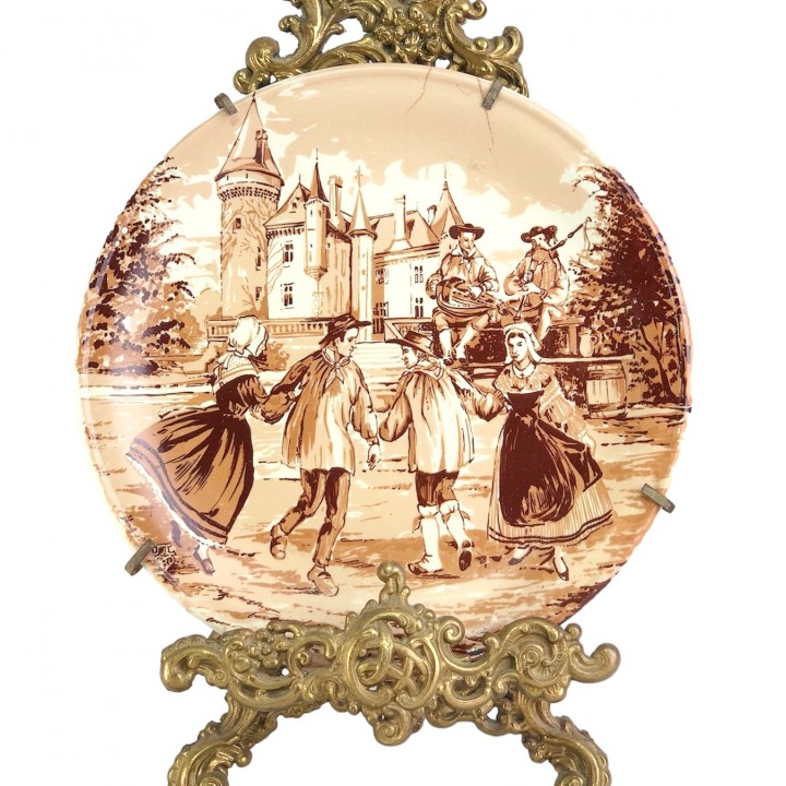Декоративная тарелка Танцы под волынку, Франция